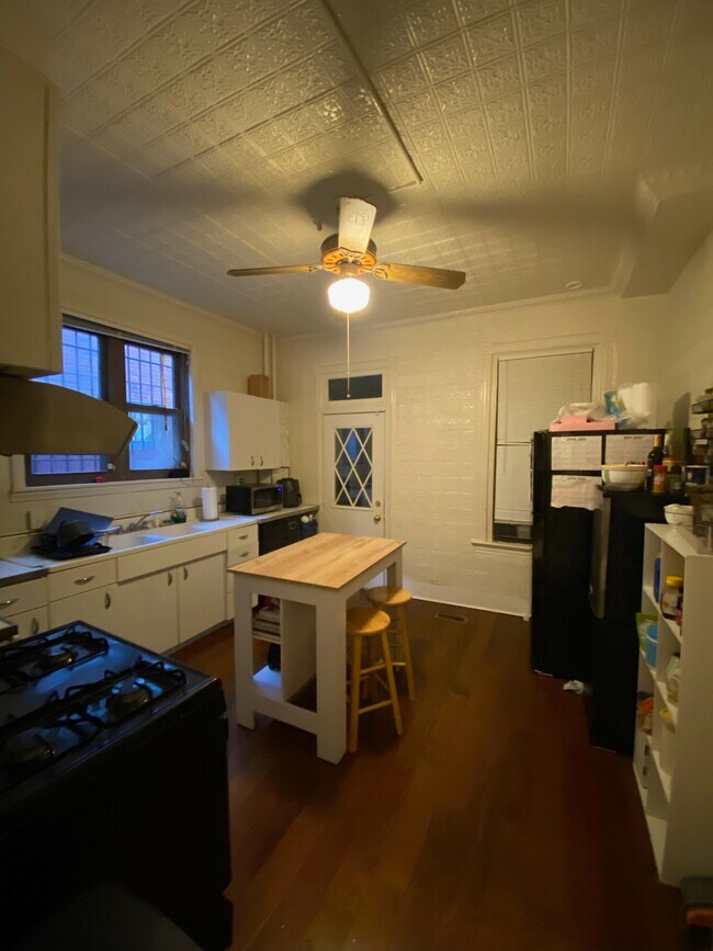 Building Photo - 1830 Swann St NW