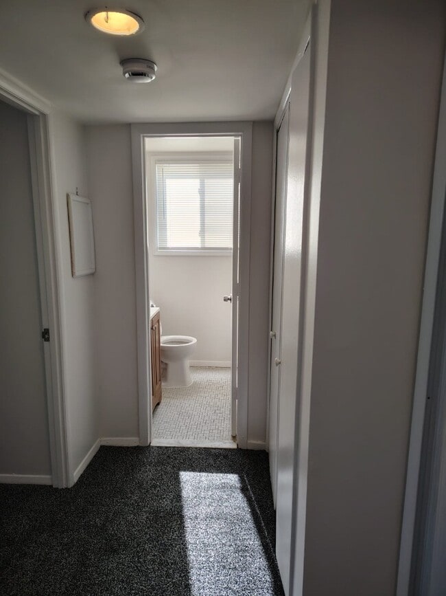 Building Photo - Beautiful and Spacious 2 Bedroom Apartment for Rent!