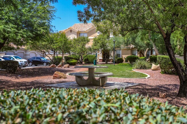 Building Photo - 3 Bedroom First Floor Condo Convenient To Nellis AFB