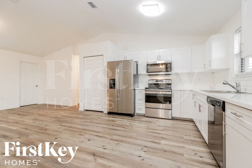 Building Photo - 3919 2nd St SW