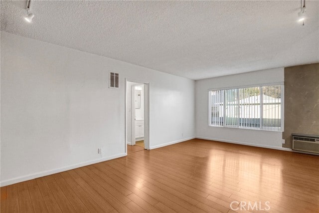 Building Photo - 6643 De Longpre Ave