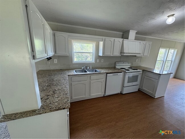 Building Photo - 140 Oak Mesa