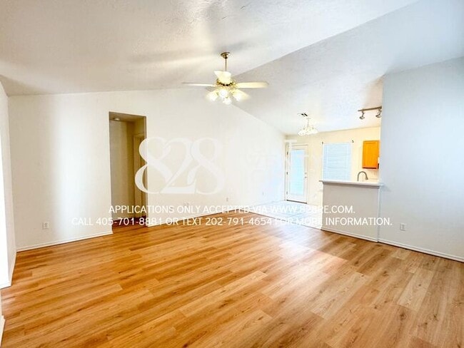 Building Photo - ADORABLE East Norman 3 Bed/2 Bath Duplex Available NOW in Eastridge!