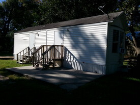 Building Photo - 9588 NE Jacksonville Rd