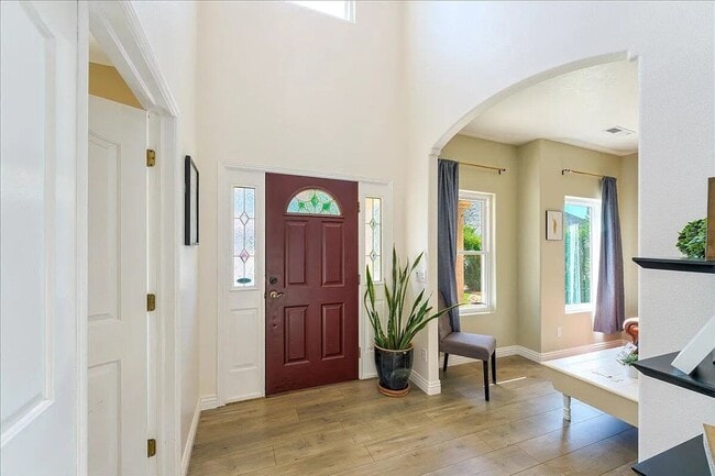 Building Photo - Expansive 5 Bedroom Home in St. George!