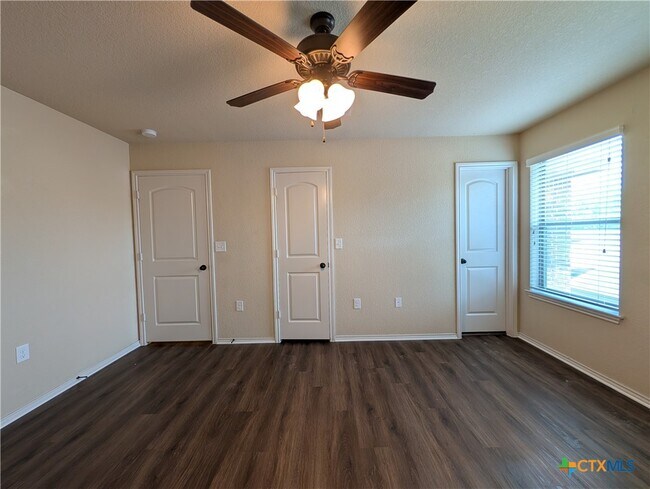 Building Photo - 622 Creekside Cir