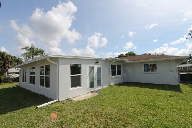Building Photo - 5522 Yorkshire Way