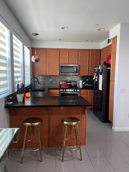 Building Photo - 5062 Decatur Dr