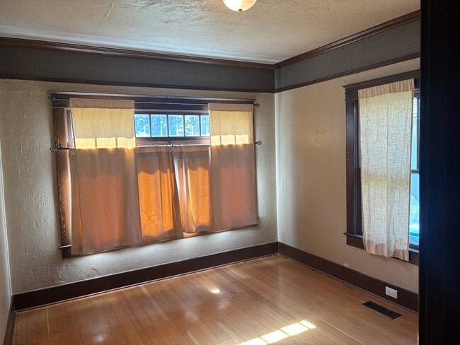 Building Photo - BH-0107
