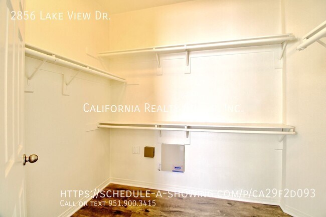 Building Photo - 2856 Lake View Dr