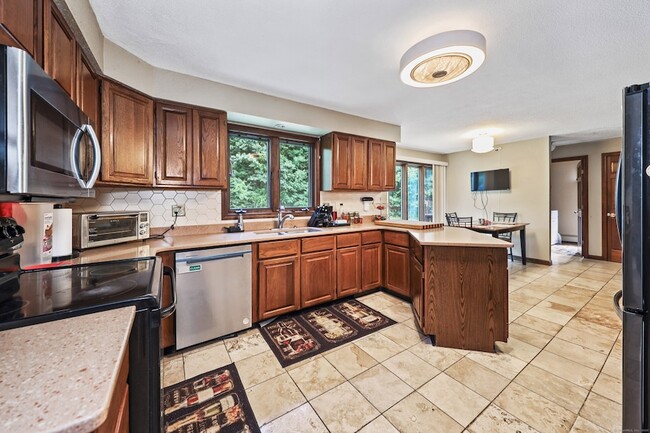 Building Photo - 522 Springfield Rd