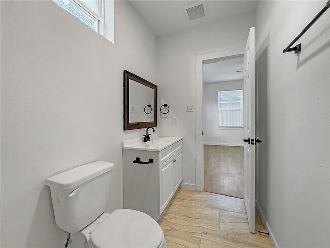 Building Photo - 6707 Avenue F