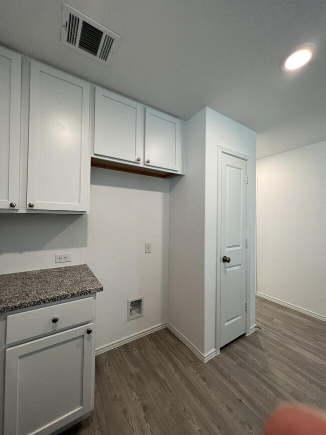 Building Photo - 7314 Silos Rdg