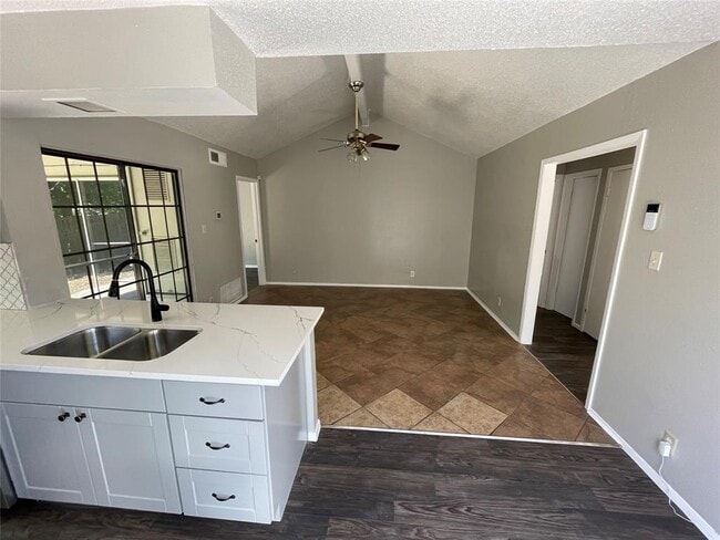 Building Photo - 5806 Emerald Forest Dr