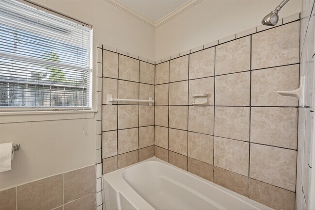 Building Photo - 9667 Meadowvale Dr