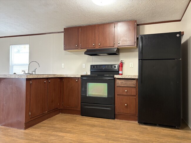 Building Photo - 603 Aster Bend