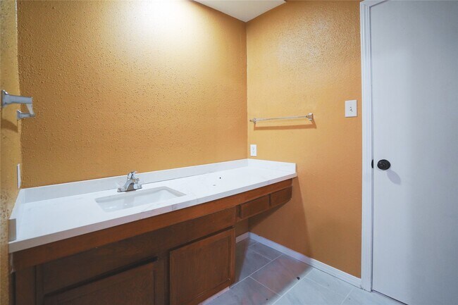 Building Photo - 8055 Cambridge St