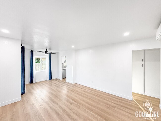 Building Photo - Coastal Charm Meets Modern Living in Beautiful Encinitas