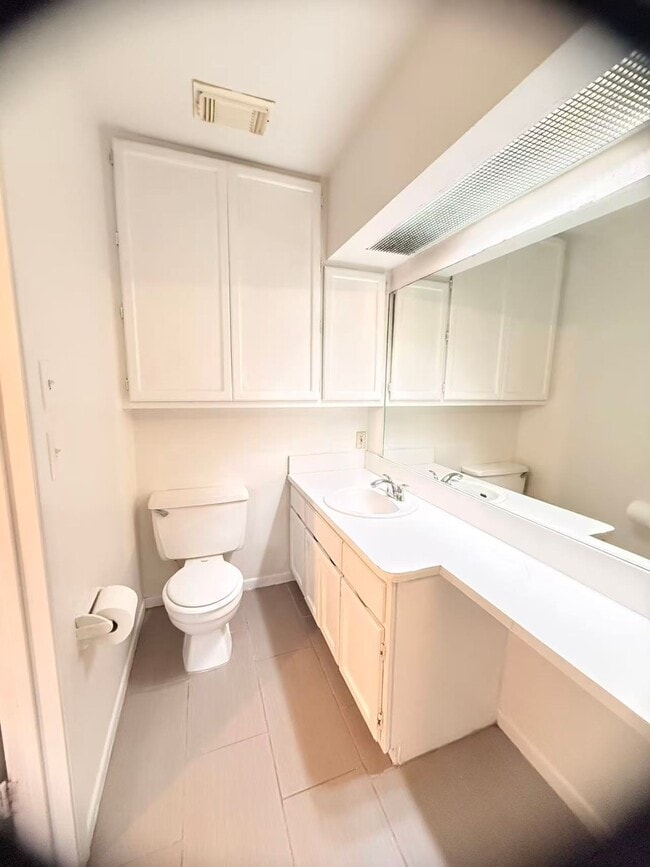 Building Photo - 16354 Villaret Dr