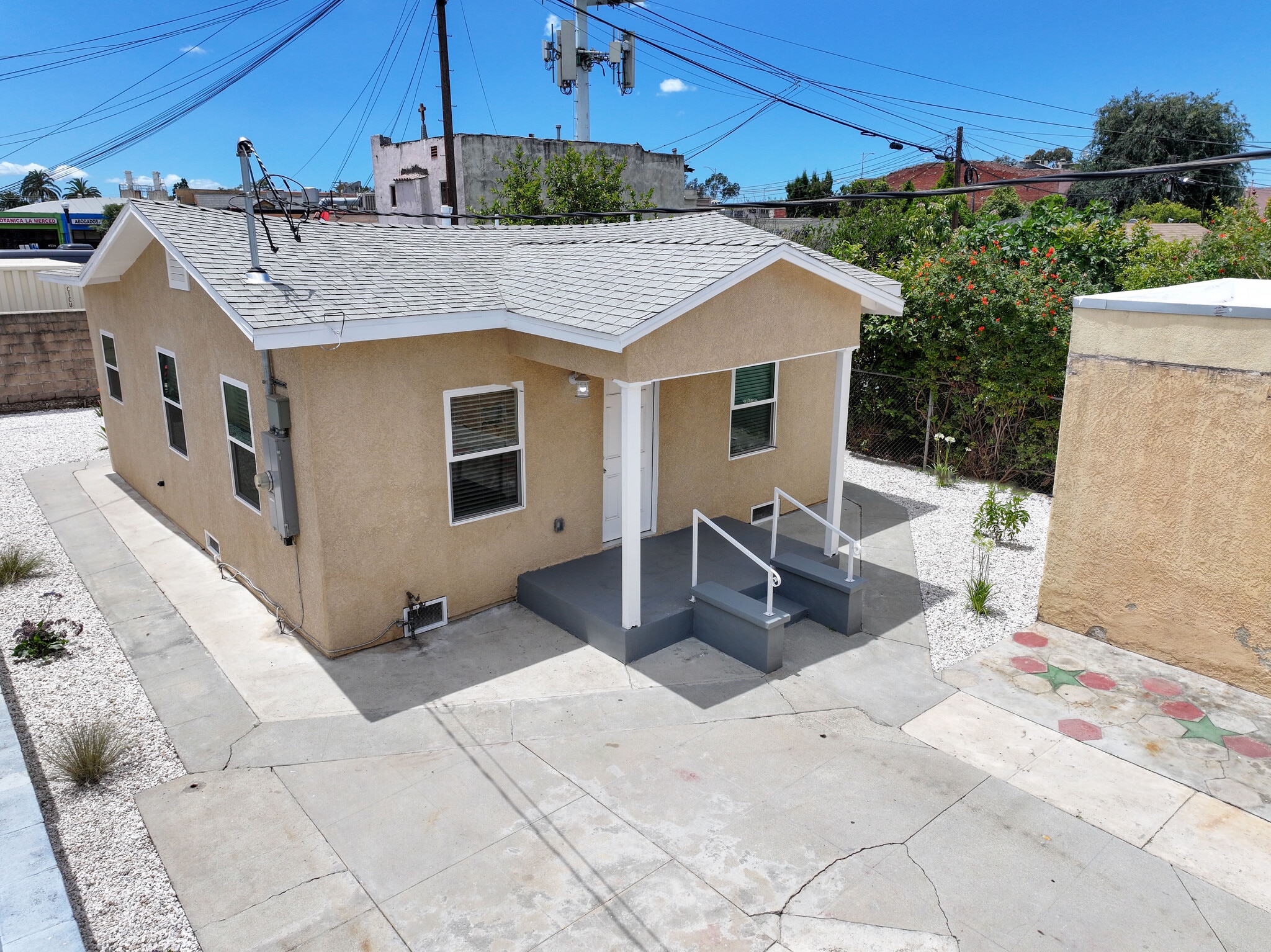 Building Photo - 4538 1/2 Dozier St