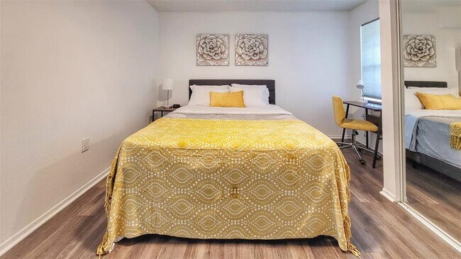 Building Photo - 3705 SW 27th St