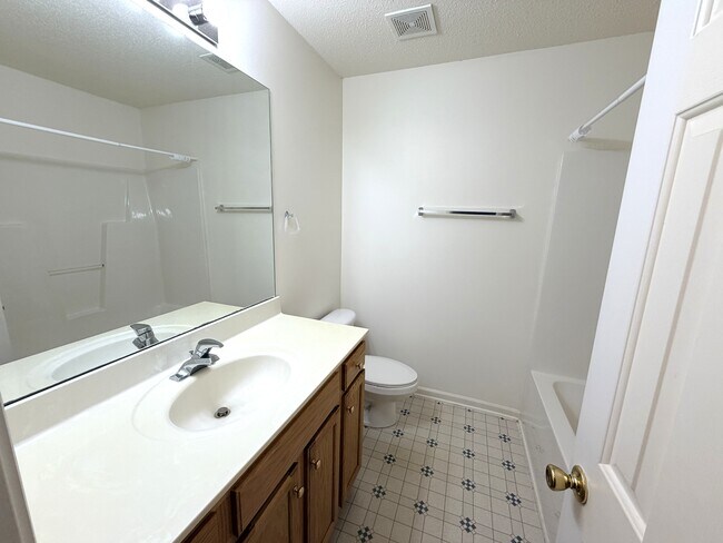 Building Photo - 5106 Bartholomew's Ln