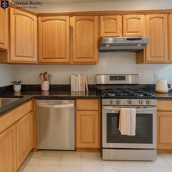 Building Photo - 25 Gibbs St