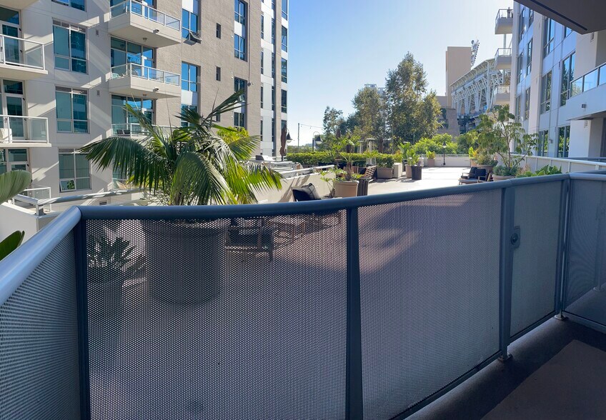 Private Patio - 253 10th Ave