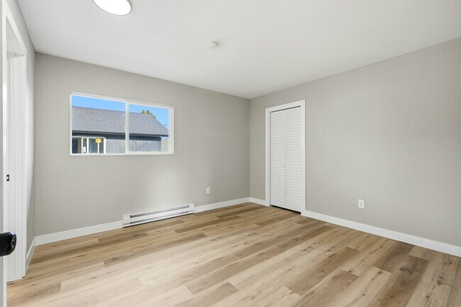 Building Photo - 2325 Yew St