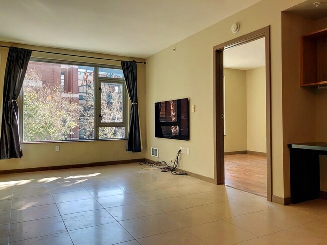 Building Photo - 1 Bed, 1 Bath + Storage - South Beach/SOMA...