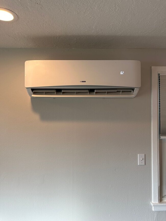 Building Photo - Updated Charmer