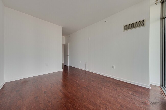 Building Photo - 1235 S Prairie Ave
