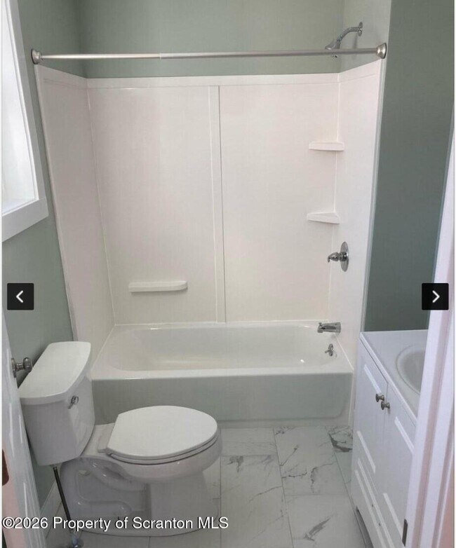 Building Photo - 402 S Valley Ave