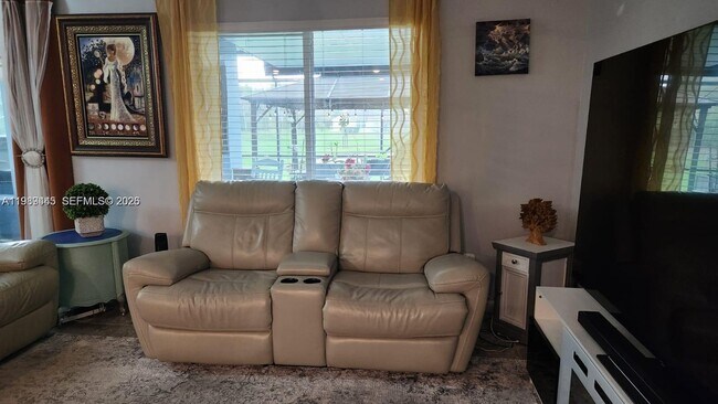 Building Photo - 2271 Arlington Dr SW