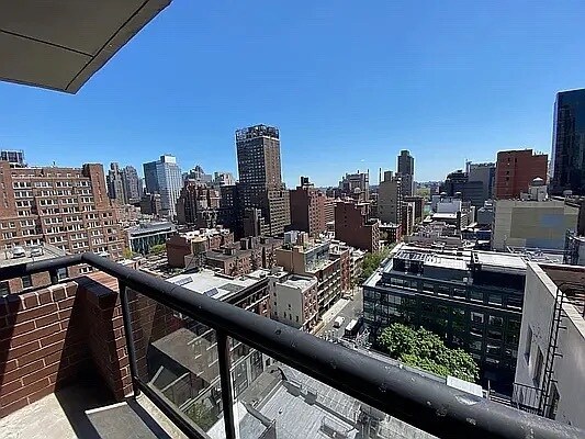 Building Photo - 300e62