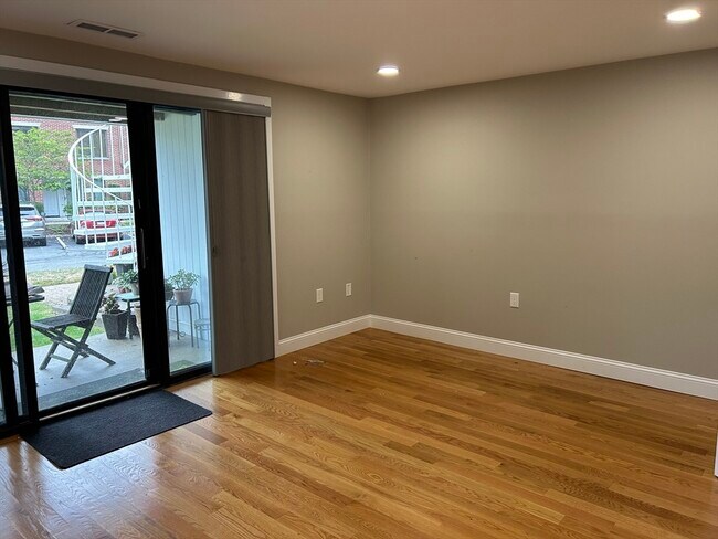 Building Photo - 126 Merrimac St