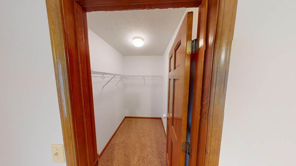 Large Walk-in Closet - 3209 Sequoia Dr