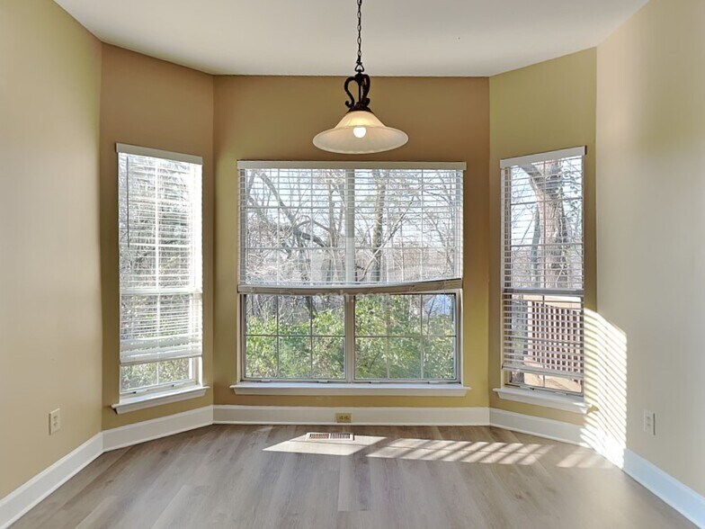 Building Photo - 1432 Brighton Cir