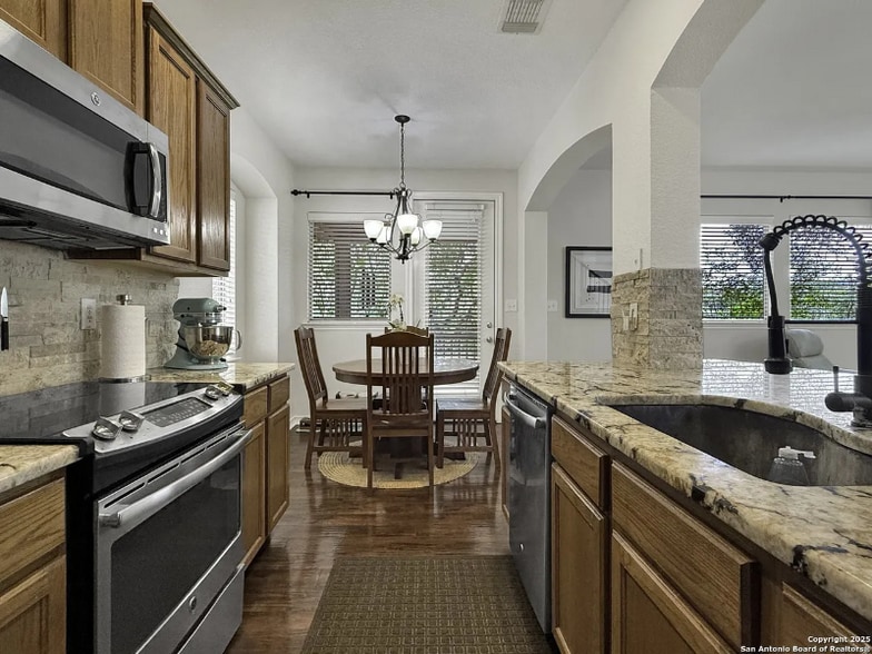 Building Photo - 1210 Cresswell Cove