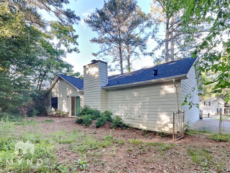 Building Photo - 3047 Brook Hollow Dr
