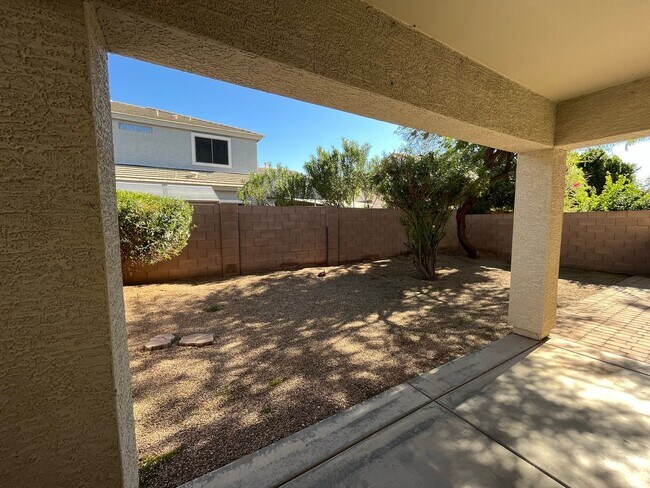 Building Photo - 4 Bedroom Home in Lantana Village Near E Ocotillo Rd. and S McQueen Rd!