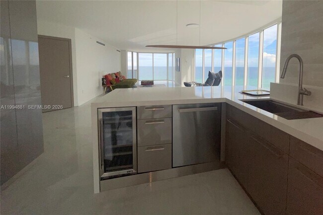 Building Photo - 17555 Collins Ave