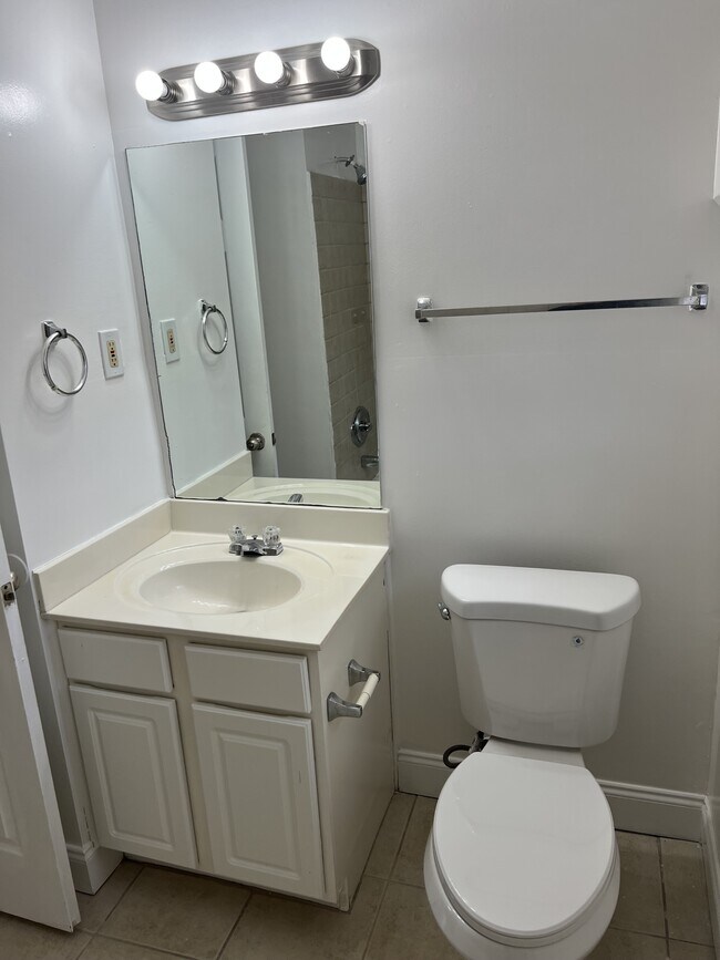 Building Photo - 2367 Cascade Rd