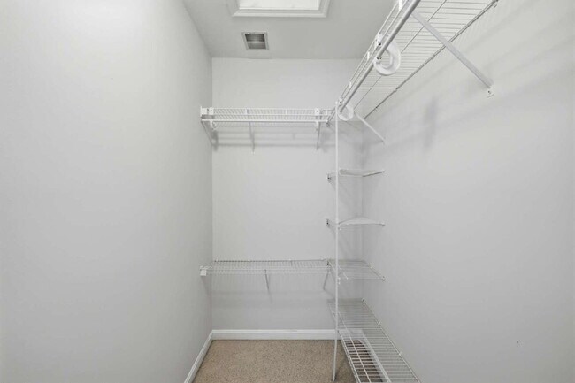 Building Photo - Elegant End-Unit Townhome with Exceptional Community Amenities