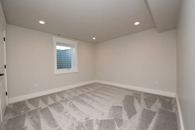 Building Photo - Beautiful and Spacious 3 Bed, 2.5 Bath Hom...