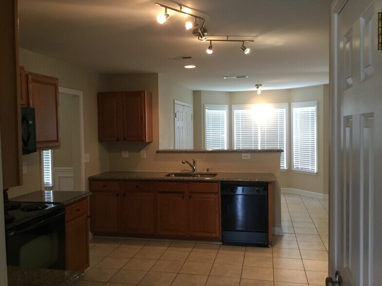 Building Photo - 5622 Falls Ridge Ln