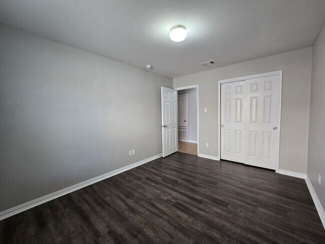 Building Photo - 2609 Red Fern Dr