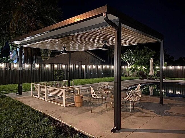 Building Photo - 15831 SW 139th Pl