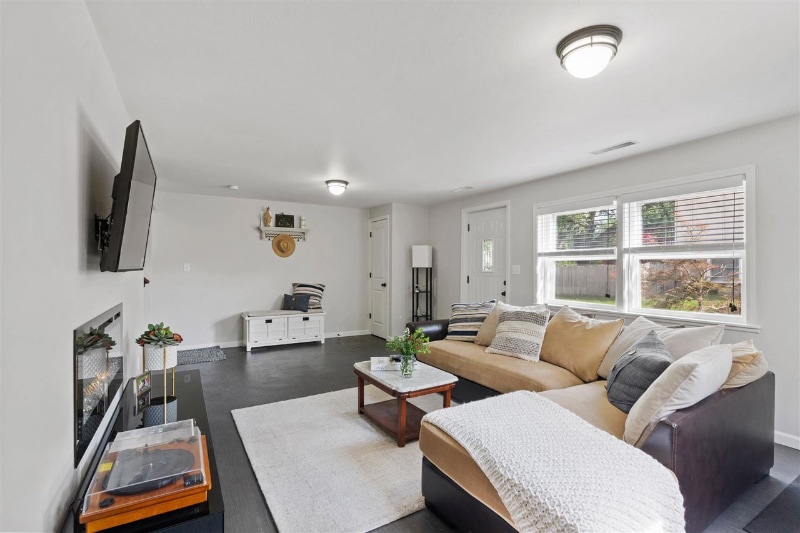 Building Photo - 1100 Dover St