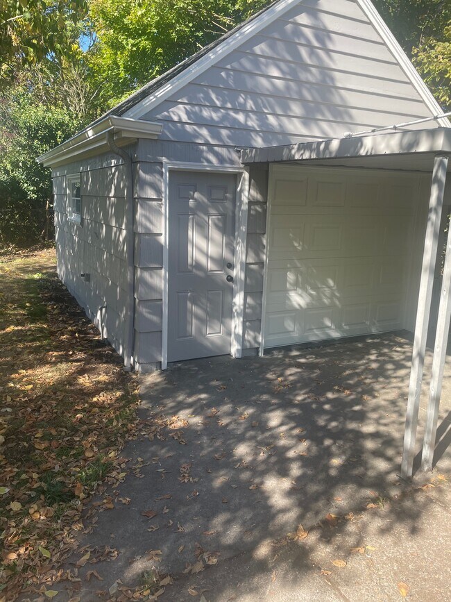 Building Photo - 3355 NE 84th Ave